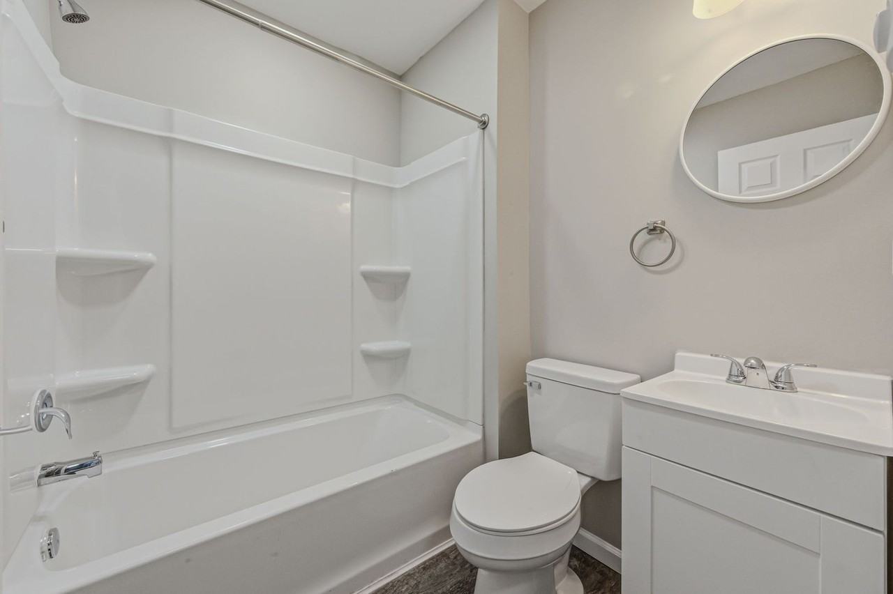 939 E 17th St - Photo 6 of 17