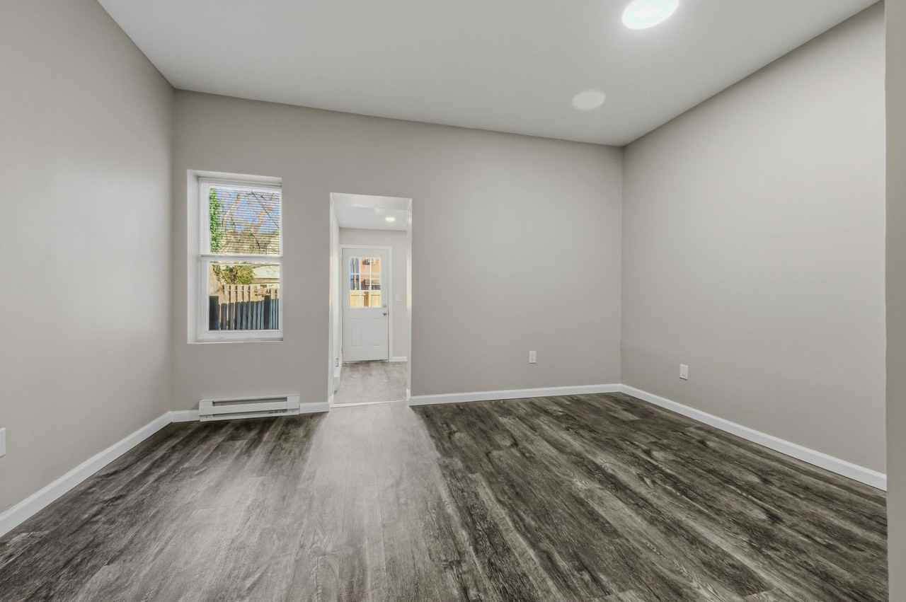 939 E 17th St - Photo 7 of 17