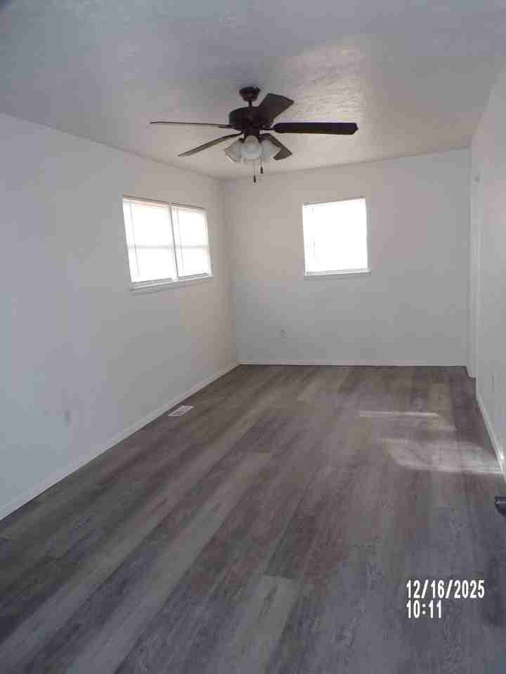 1523 Nw 43rd St - Photo 6 of 24