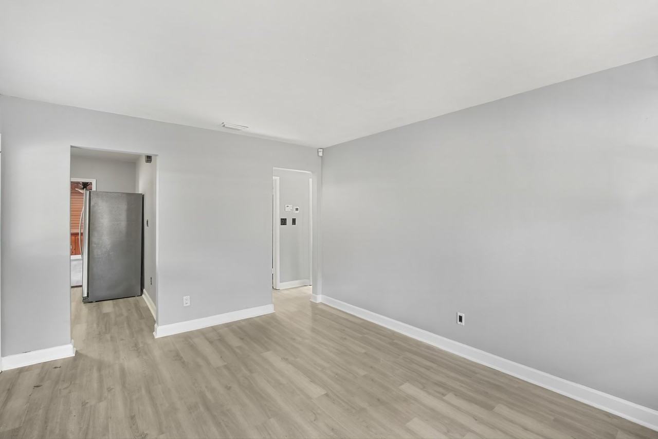 6013 N Otis Ave - Photo 4 of 23