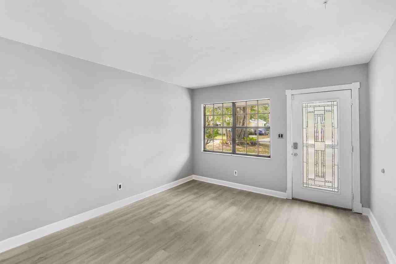 6013 N Otis Ave - Photo 5 of 23