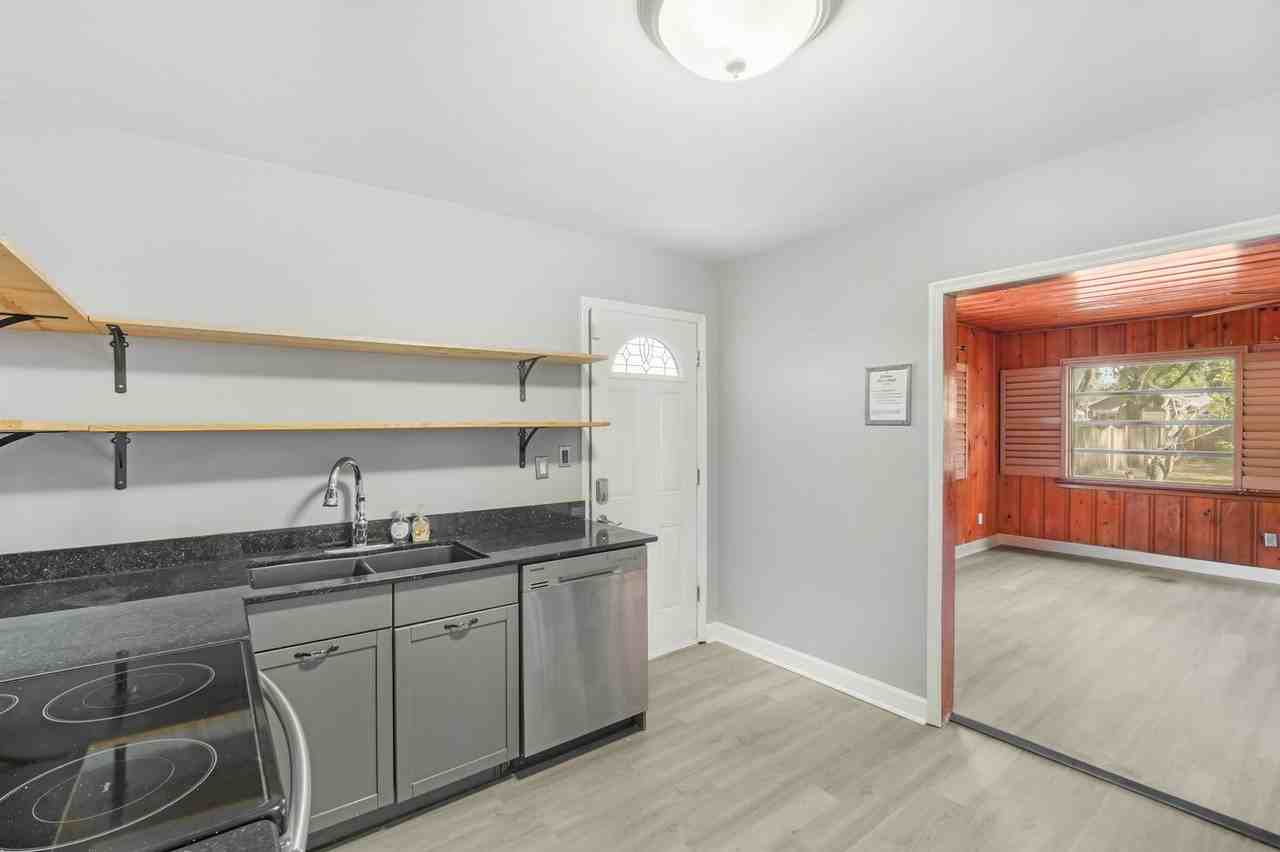 6013 N Otis Ave - Photo 7 of 23