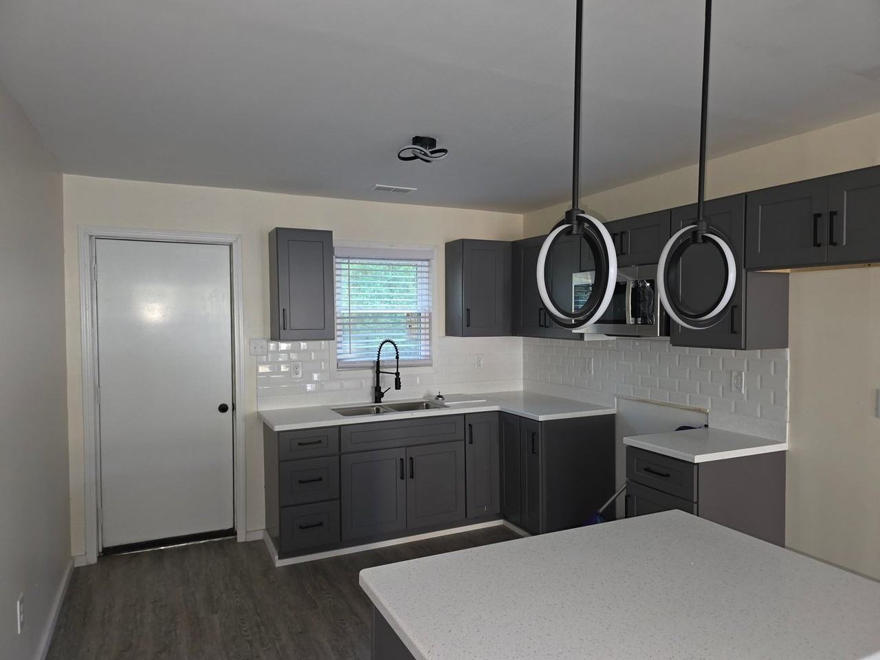 730 Dantzler St - Photo 3 of 6