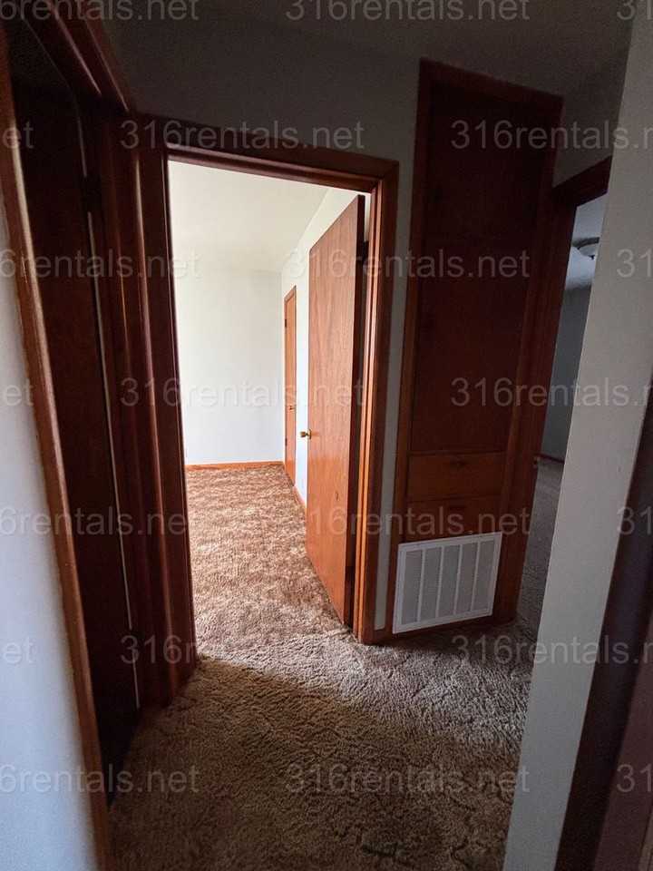 208 Ohio St - Photo 4 of 12