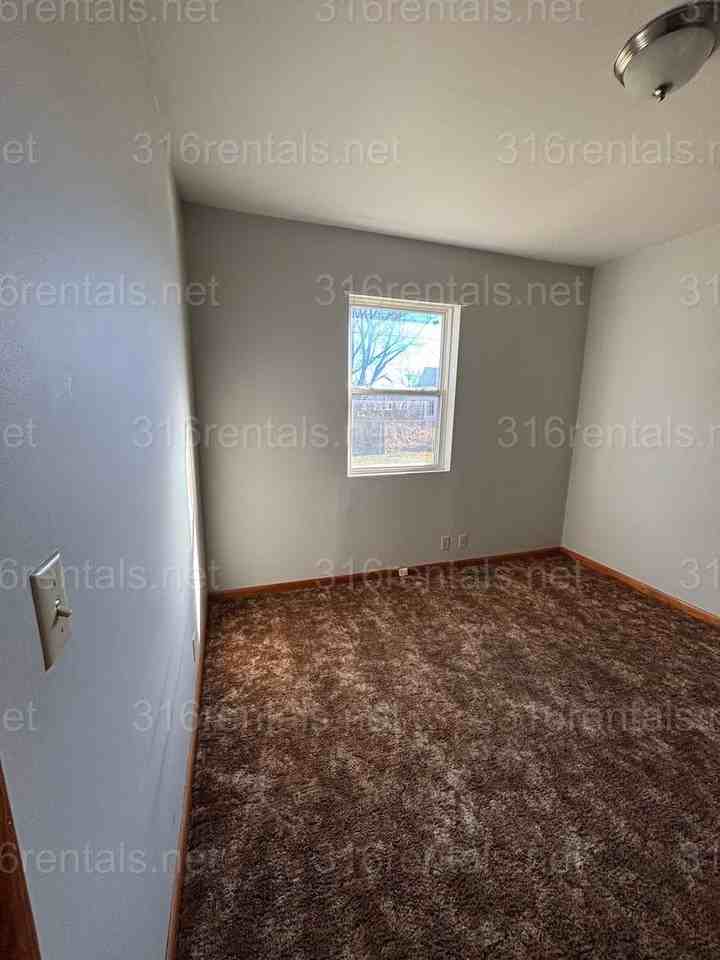 208 Ohio St - Photo 6 of 12