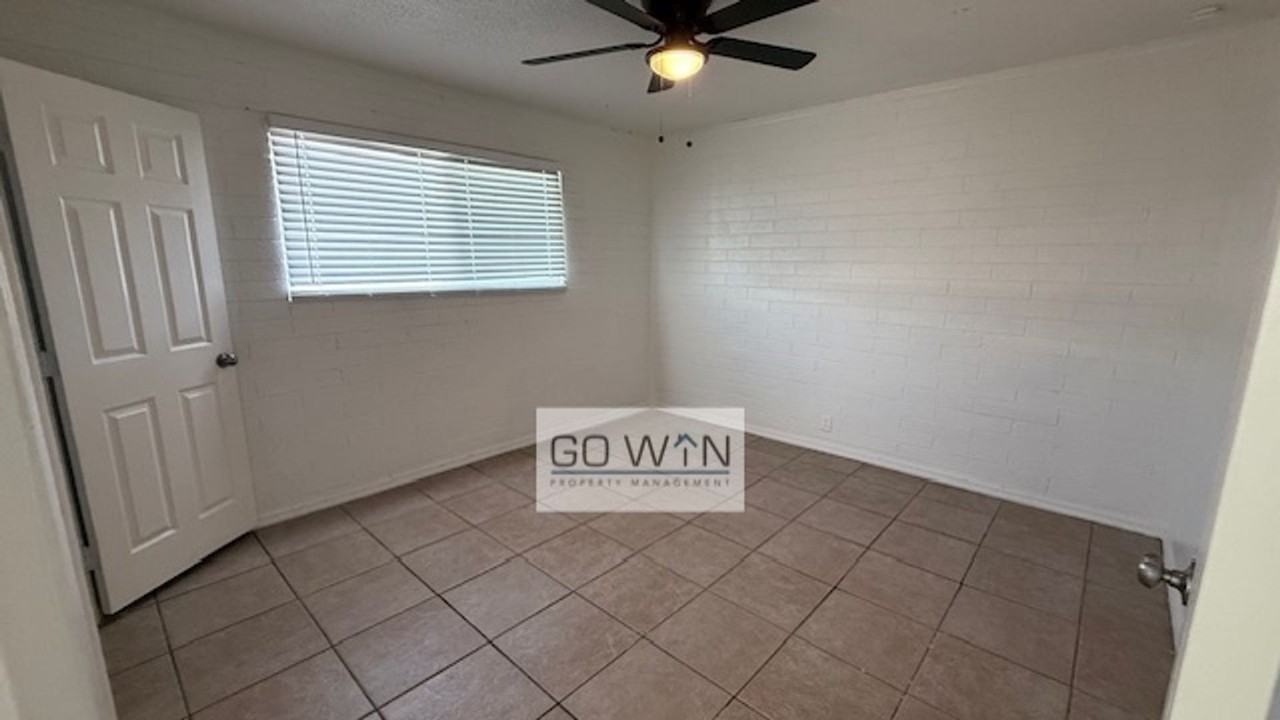 6733 N 26th Ave - Photo 3 of 10