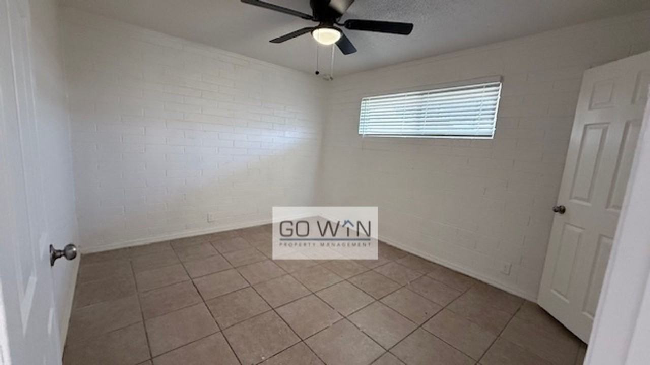 6733 N 26th Ave - Photo 5 of 10