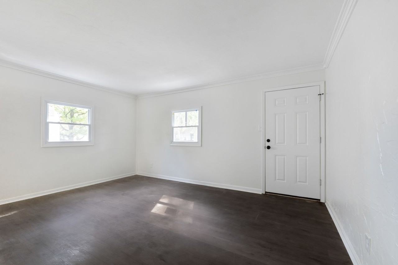 2778 Grasmere Ave - Photo 4 of 20