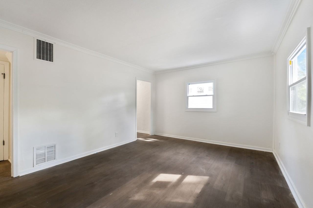 2778 Grasmere Ave - Photo 5 of 20