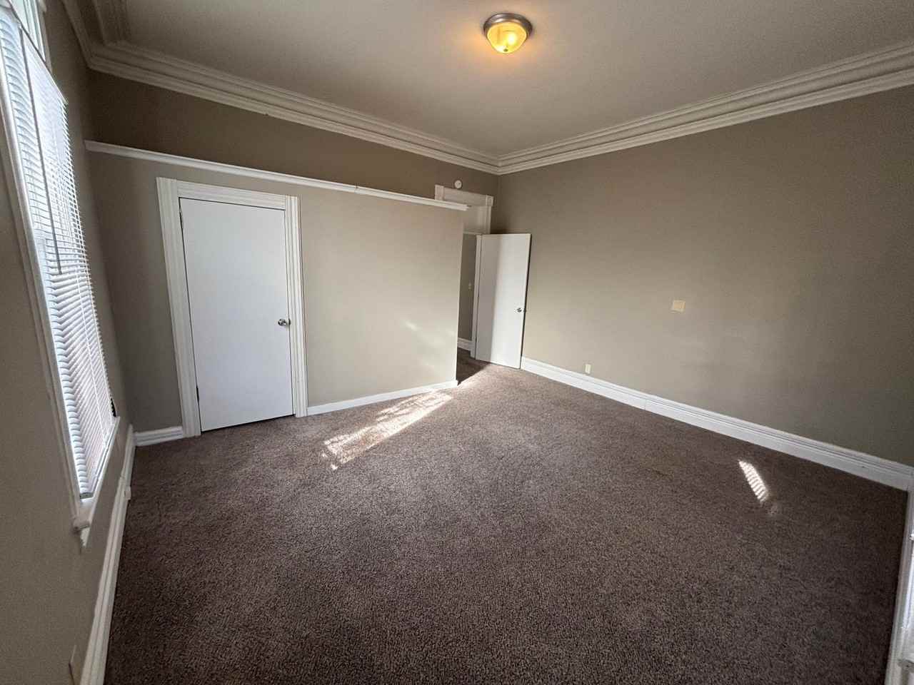 1023/1025 N Campbell Ave - Photo 3 of 7