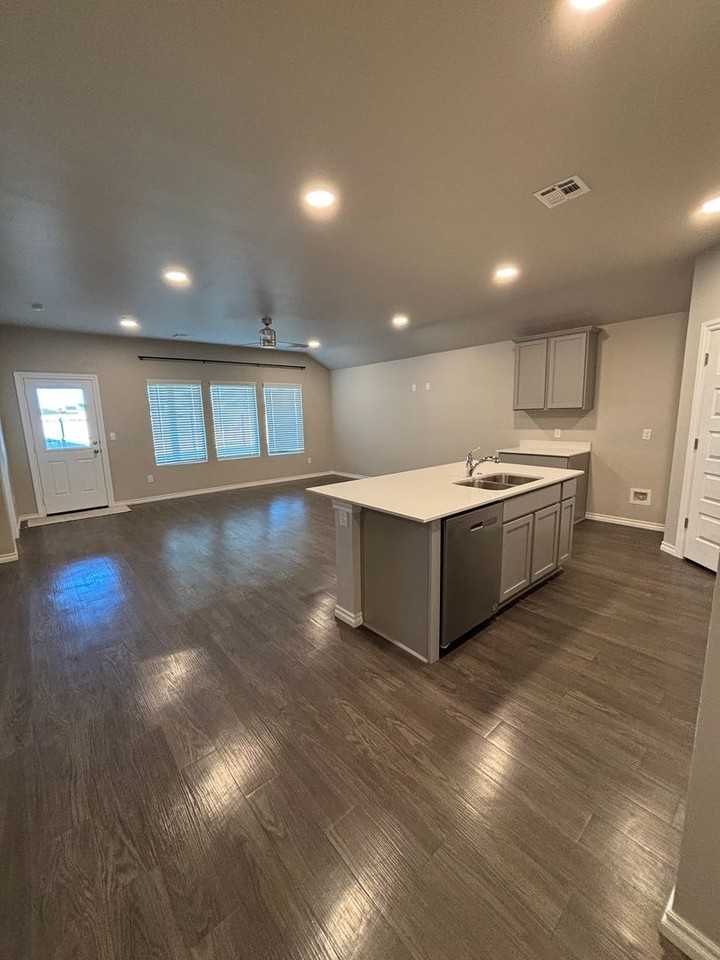 4301 Christina Ct - Photo 3 of 34