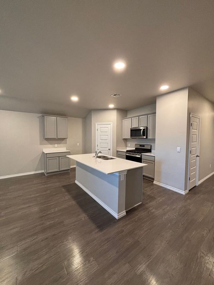 4301 Christina Ct - Photo 7 of 34