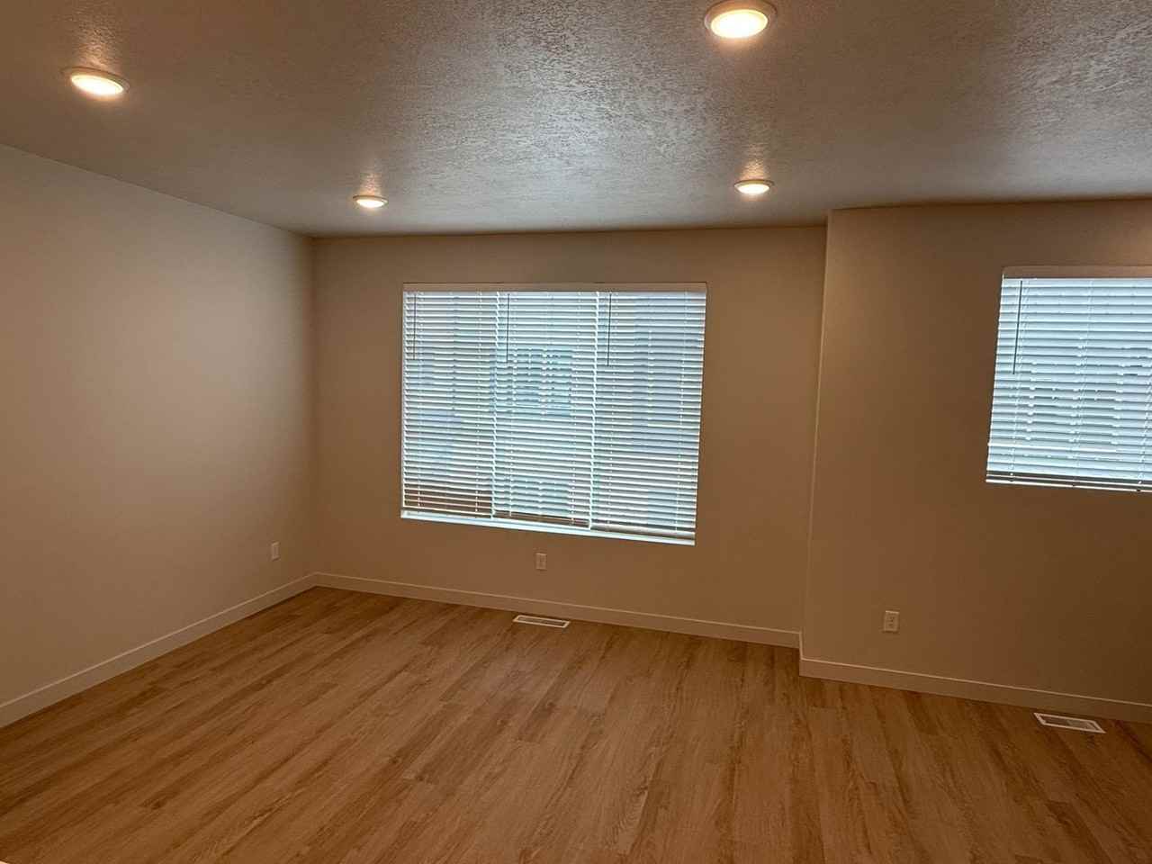 1169 N Meridian Ln - Photo 3 of 17