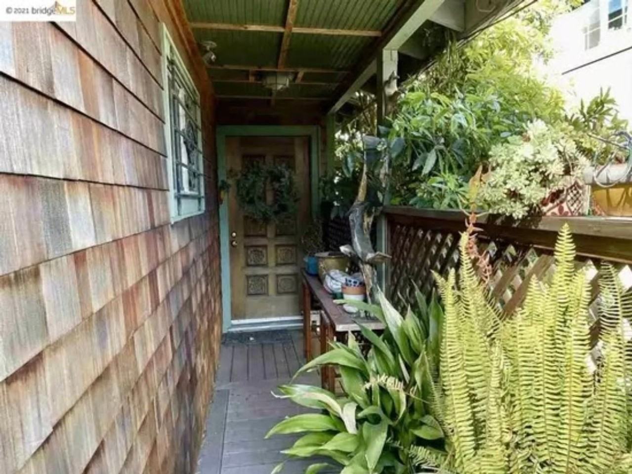 428 Tewksbury Ave - Photo 2 of 15