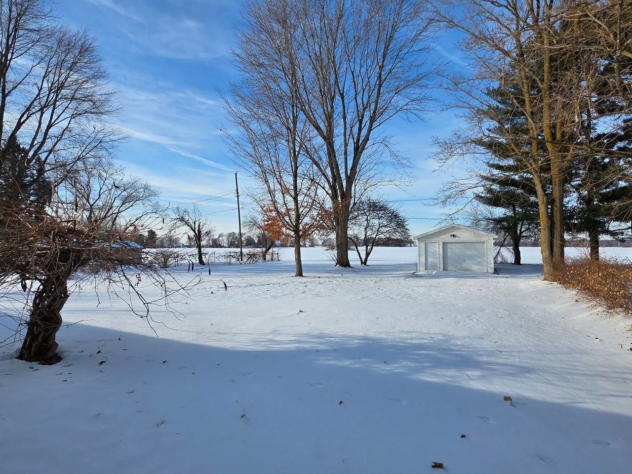 13905 15 Mile Rd - Photo 3 of 16