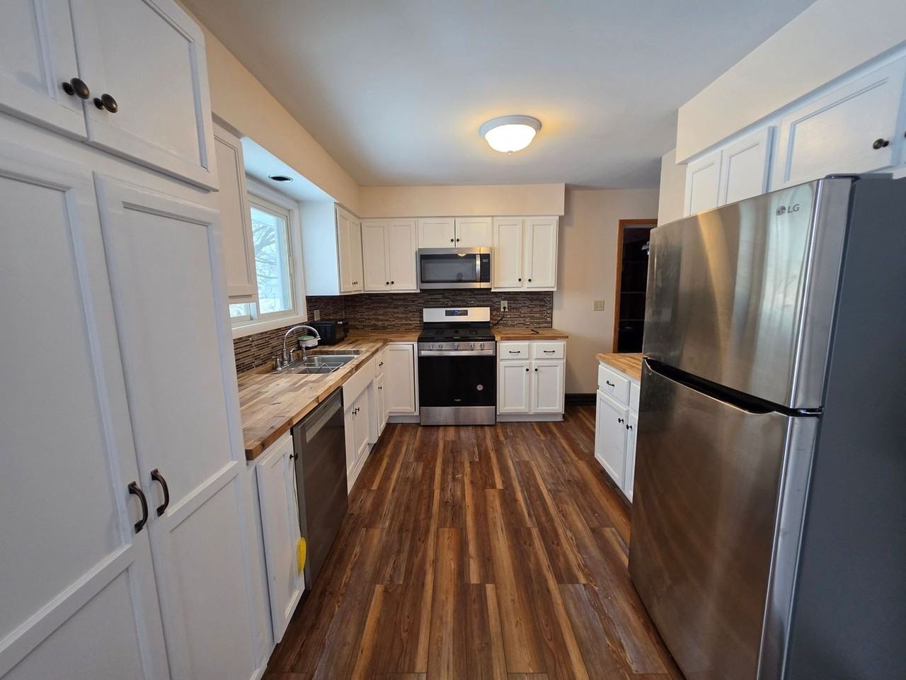 13905 15 Mile Rd - Photo 4 of 16