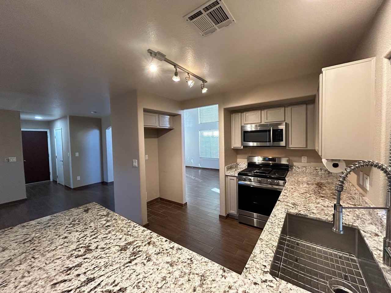 7300 Casa Solar Ct - Photo 4 of 26