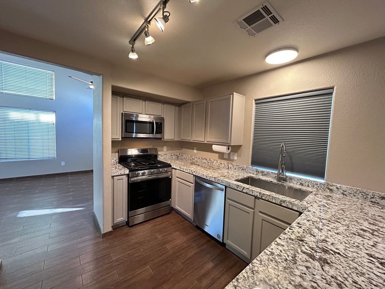 7300 Casa Solar Ct - Photo 6 of 26