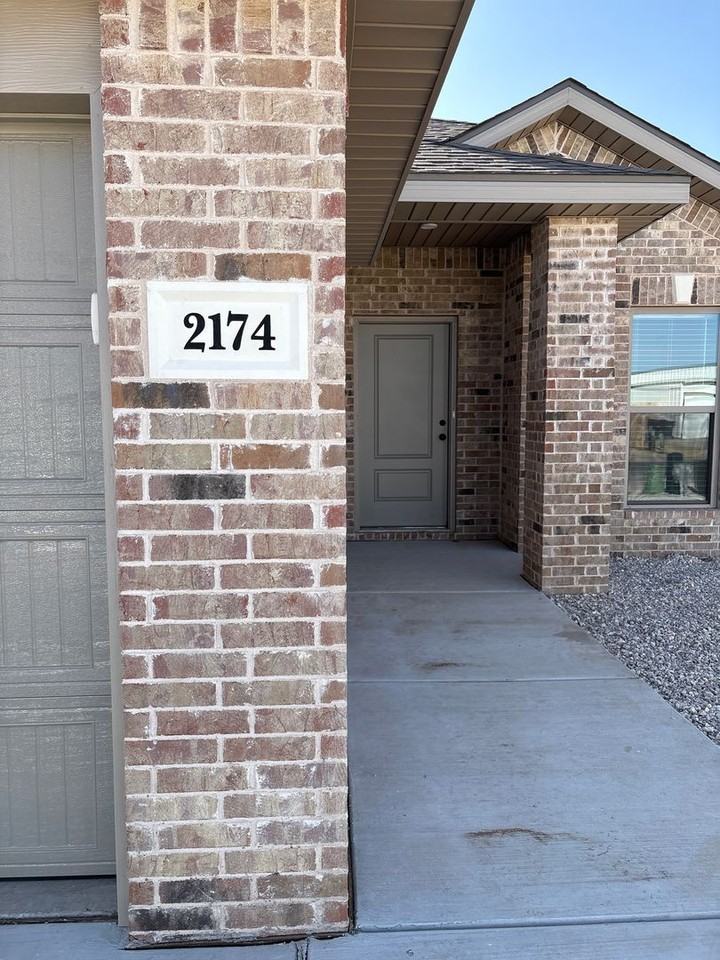 2174 Langford Ave - Photo 2 of 11