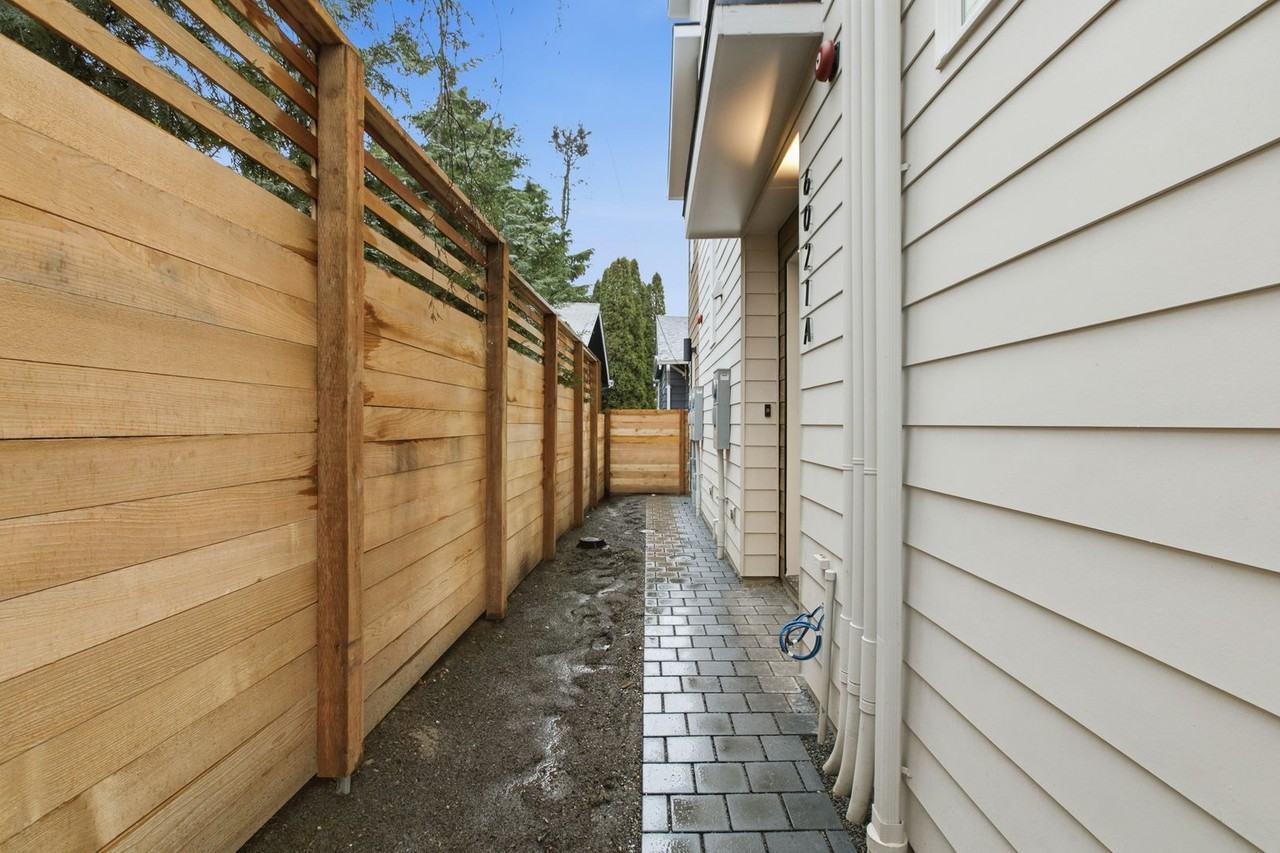 6021 44th Ave Sw - Photo 3 of 17