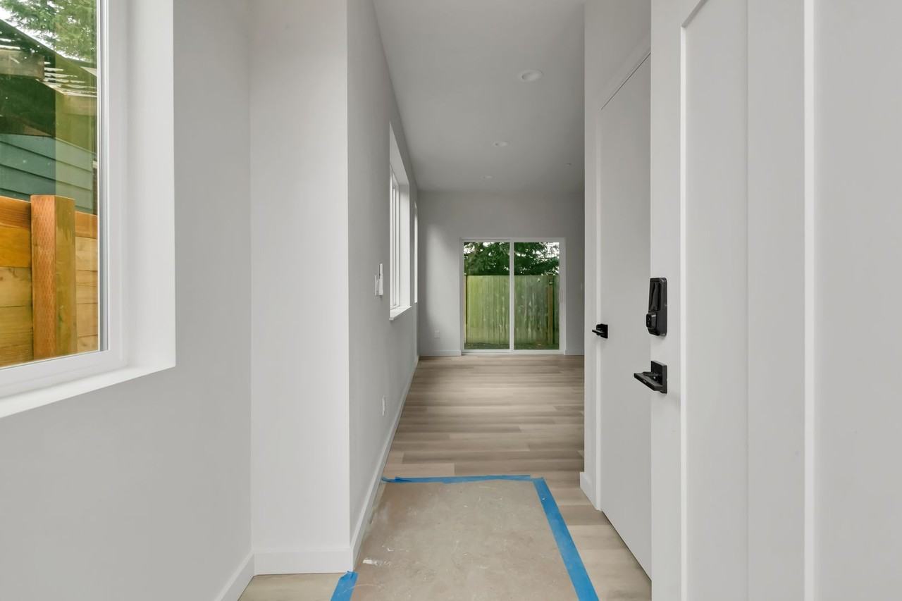 6021 44th Ave Sw - Photo 4 of 17