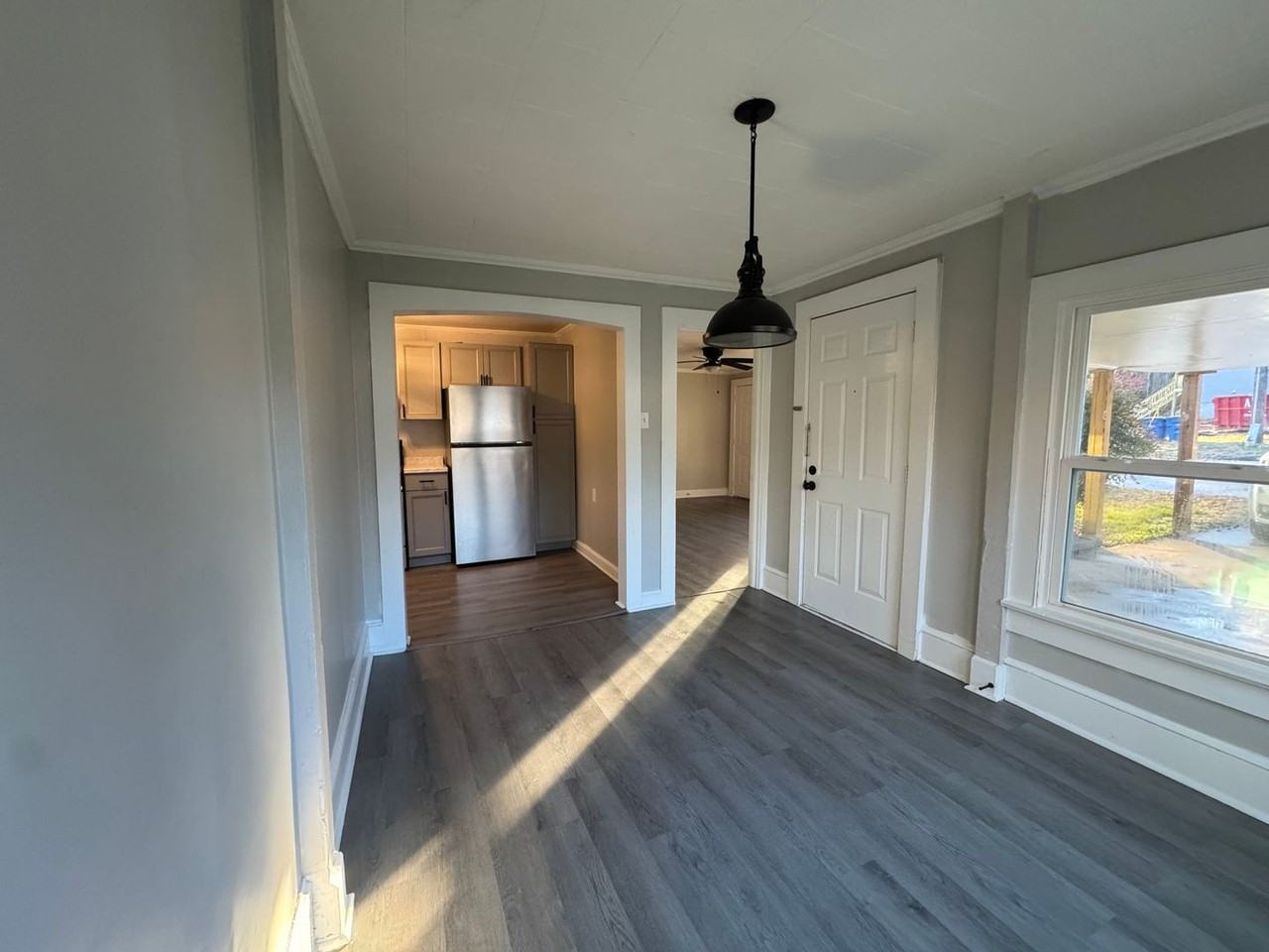 123 Lincoln St - Photo 3 of 15