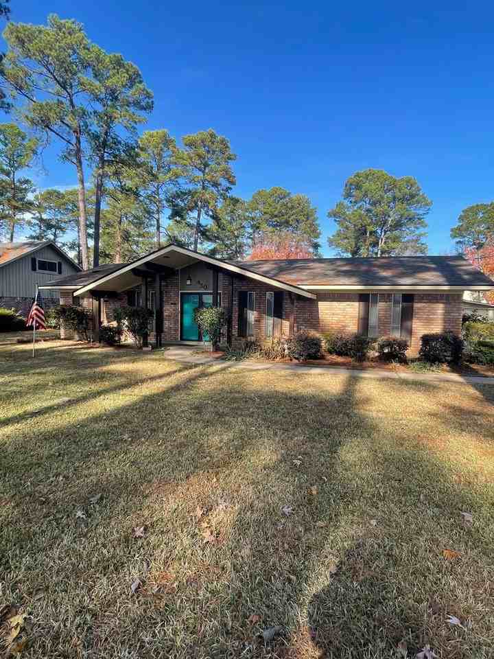 450 Wynnewood Dr - Photo 2 of 19