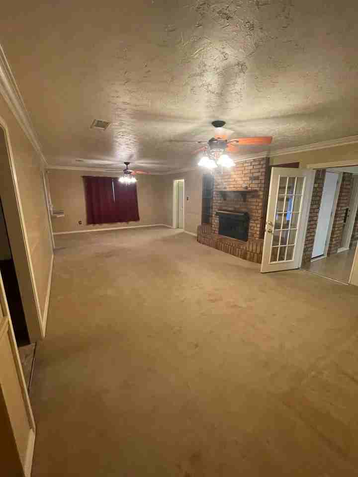 450 Wynnewood Dr - Photo 3 of 19