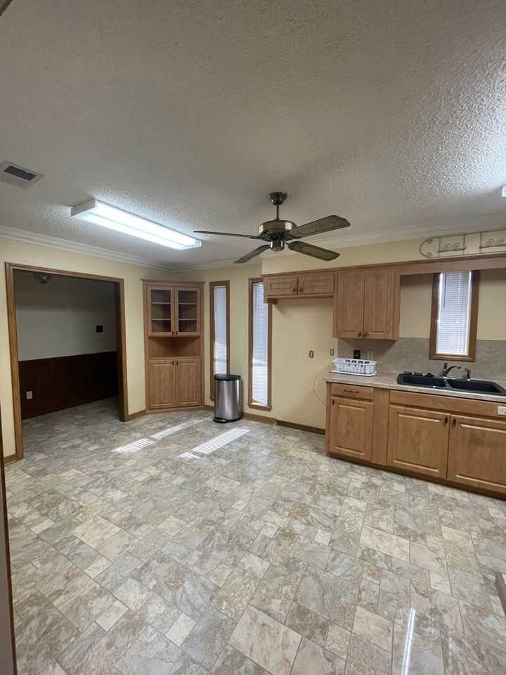 450 Wynnewood Dr - Photo 6 of 19