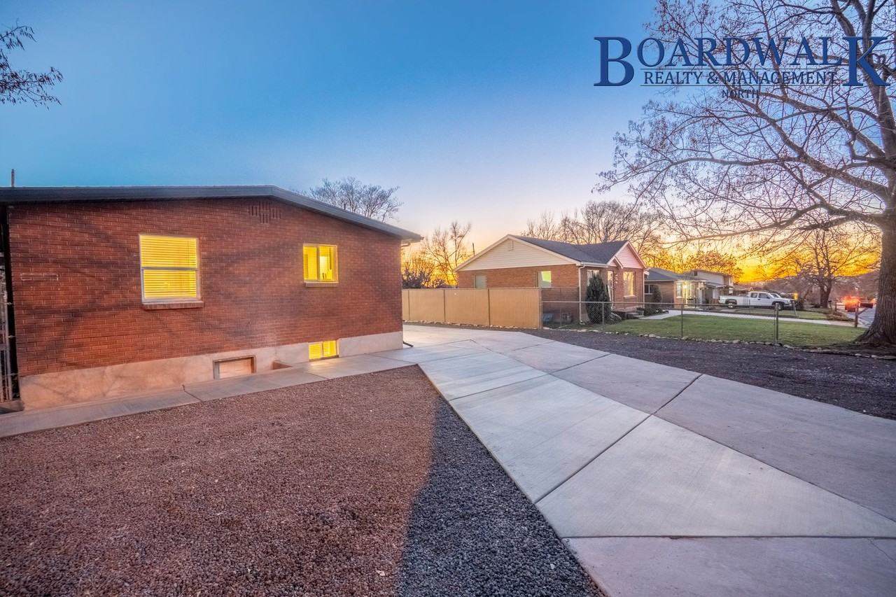 1287 Douglas St - Photo 3 of 24