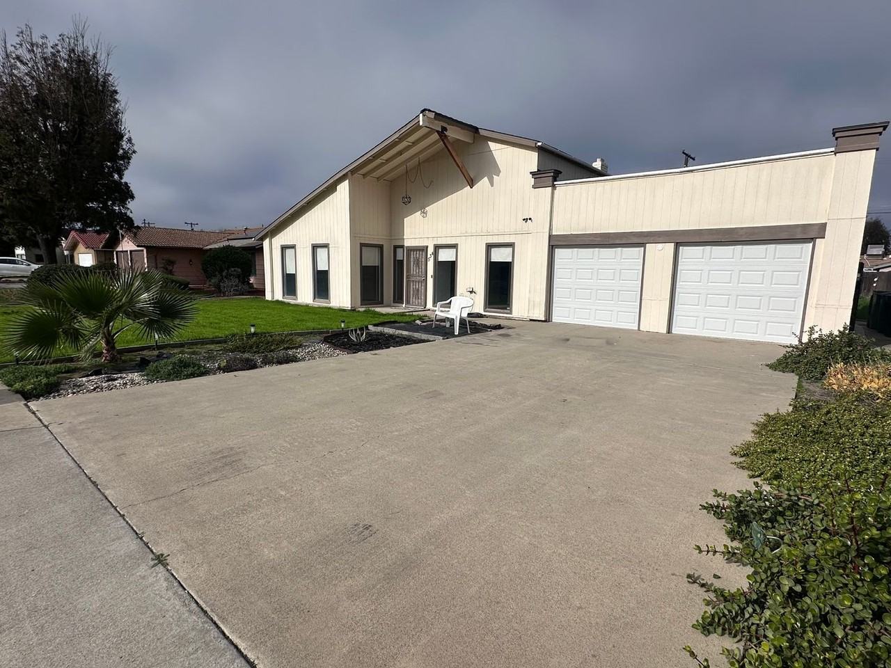 534 Ash St - Photo 3 of 24