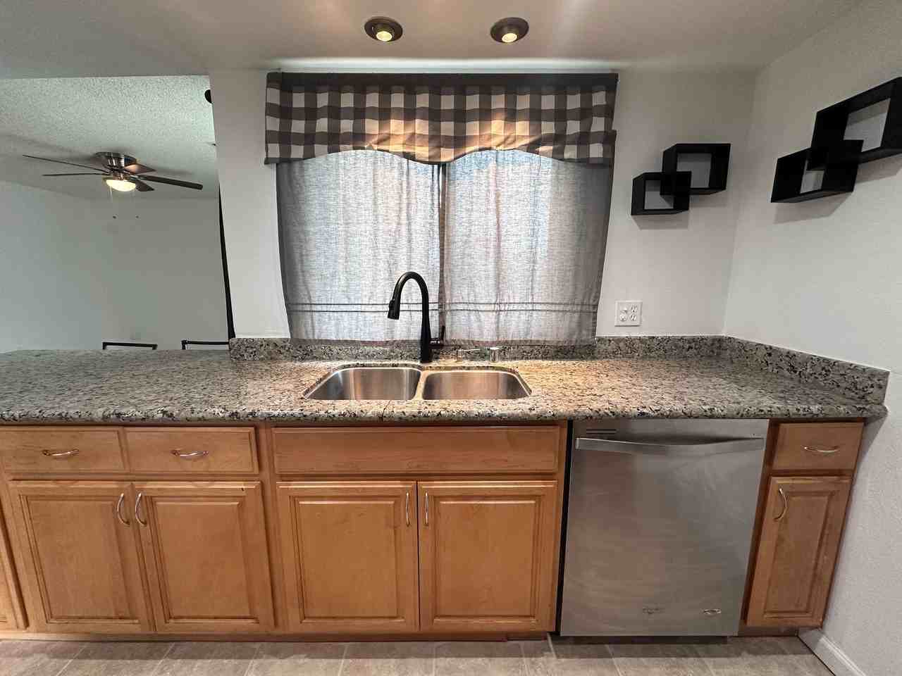 534 Ash St - Photo 4 of 24