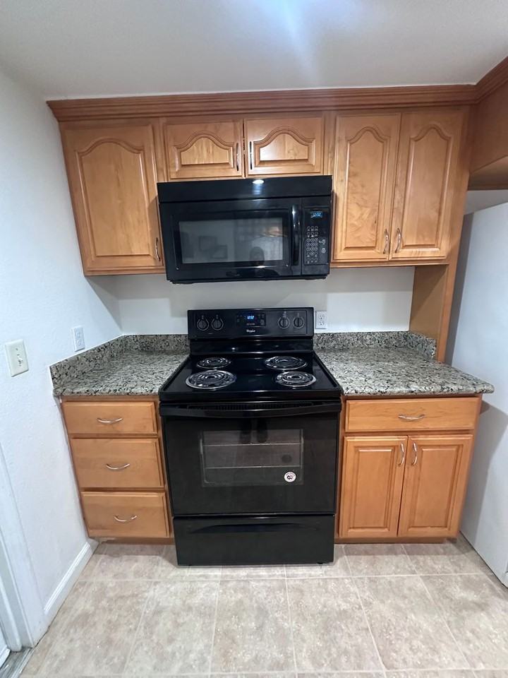 534 Ash St - Photo 5 of 24