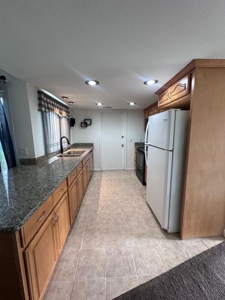 534 Ash St - Photo 7 of 24