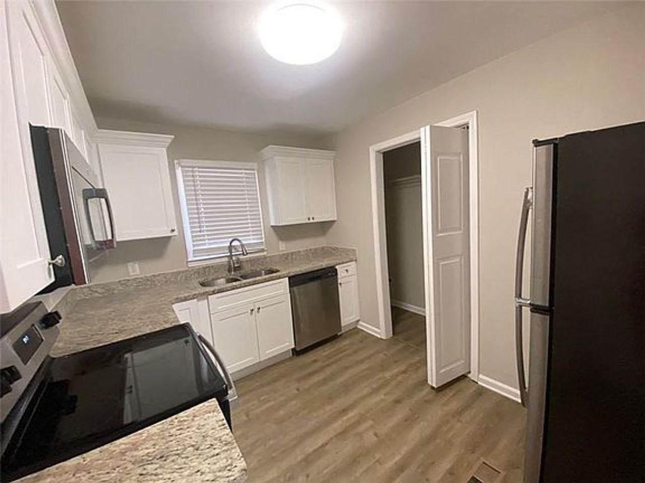 2490 Brentwood Rd - Photo 3 of 13