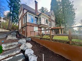 featured image of 2061 E Bay Dr Ne