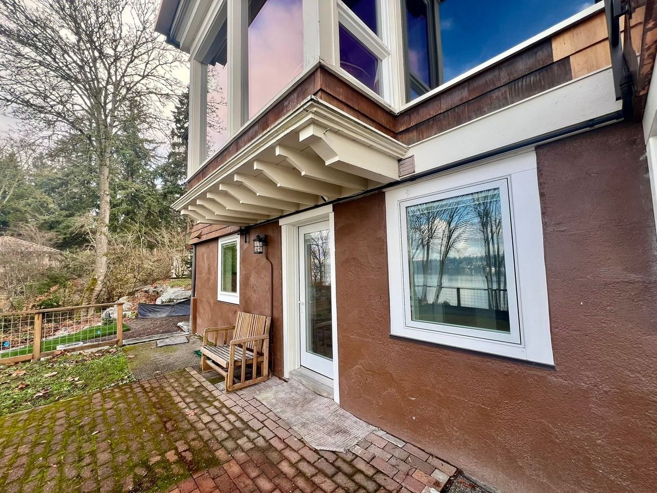 2061 E Bay Dr Ne - Photo 2 of 28