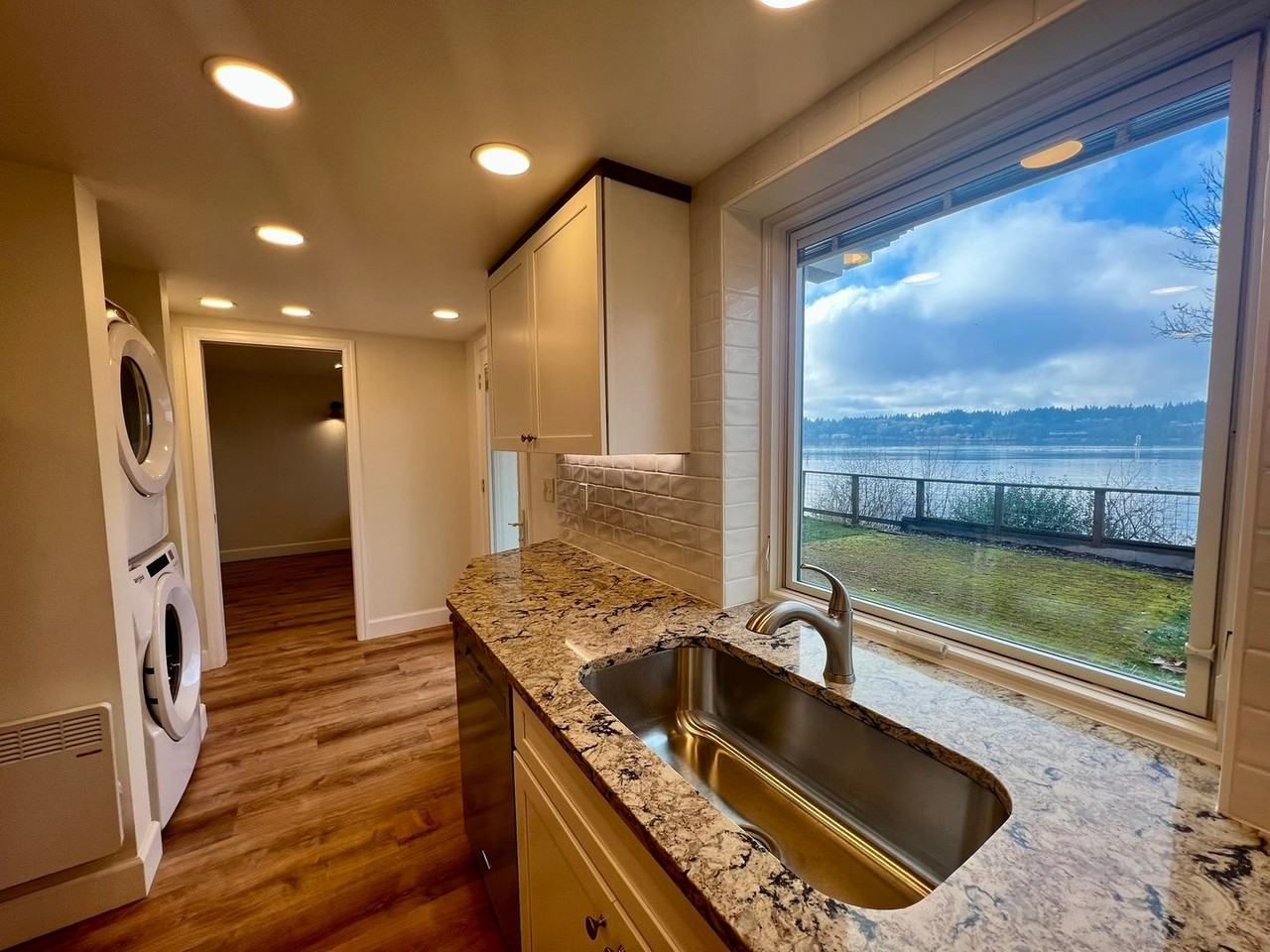 2061 E Bay Dr Ne - Photo 3 of 28