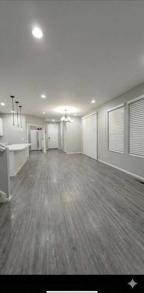 21932 E Radcliff Cir - Photo 3 of 18