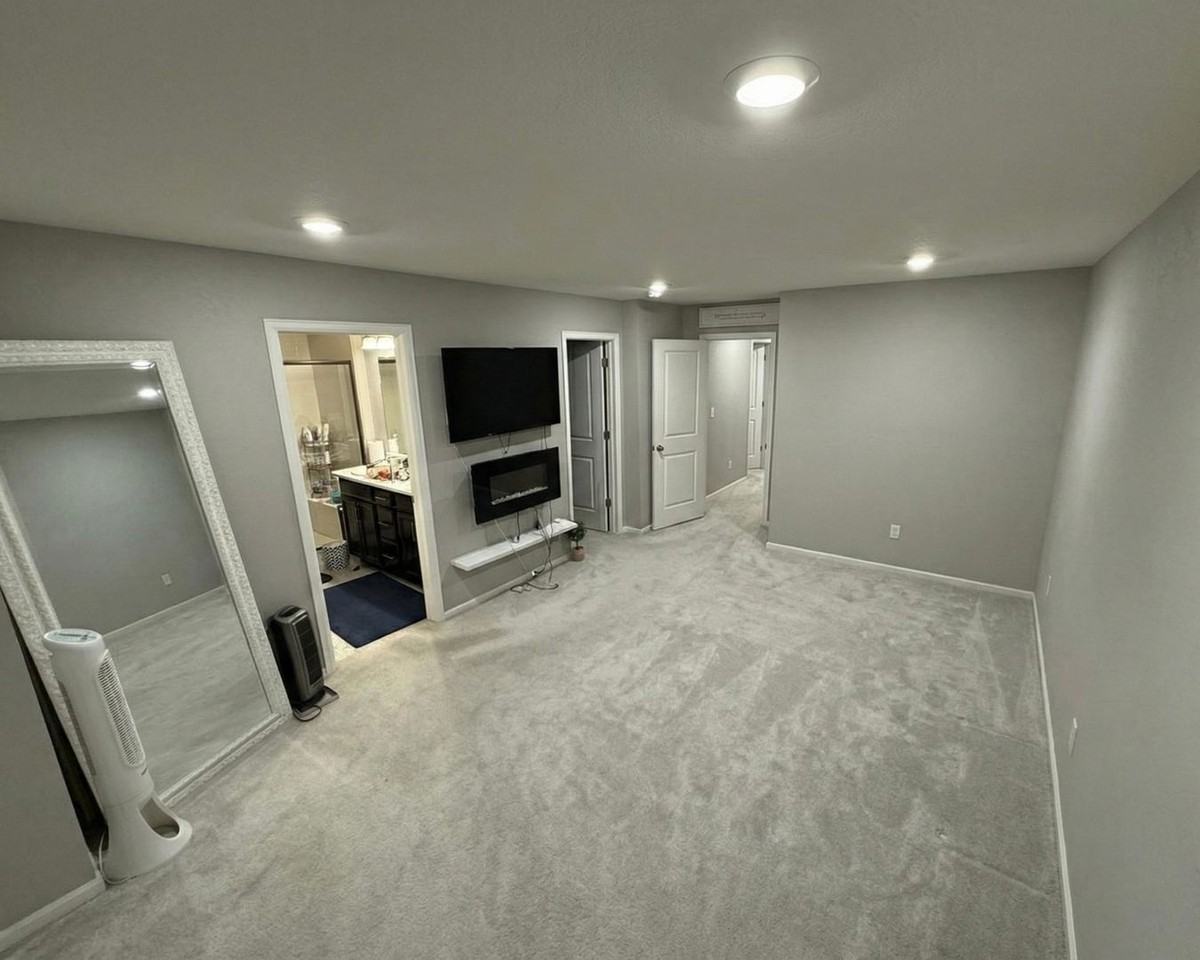 21932 E Radcliff Cir - Photo 5 of 18