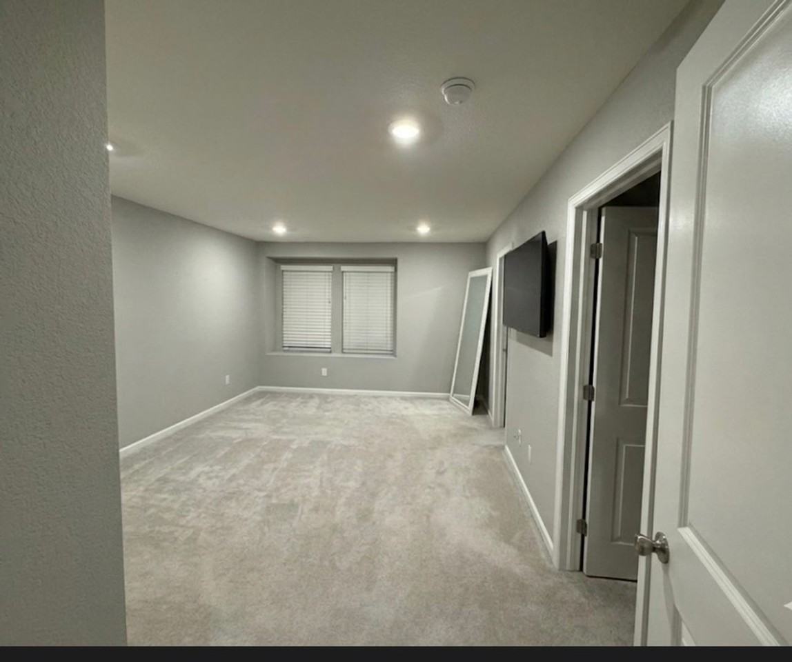 21932 E Radcliff Cir - Photo 7 of 18