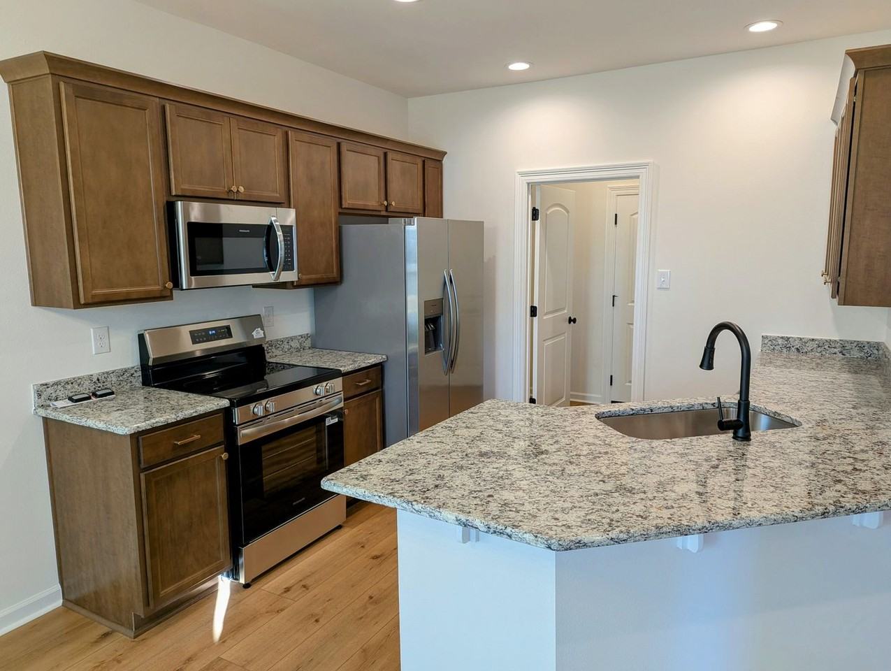 102 Tatum Ln - Photo 4 of 21