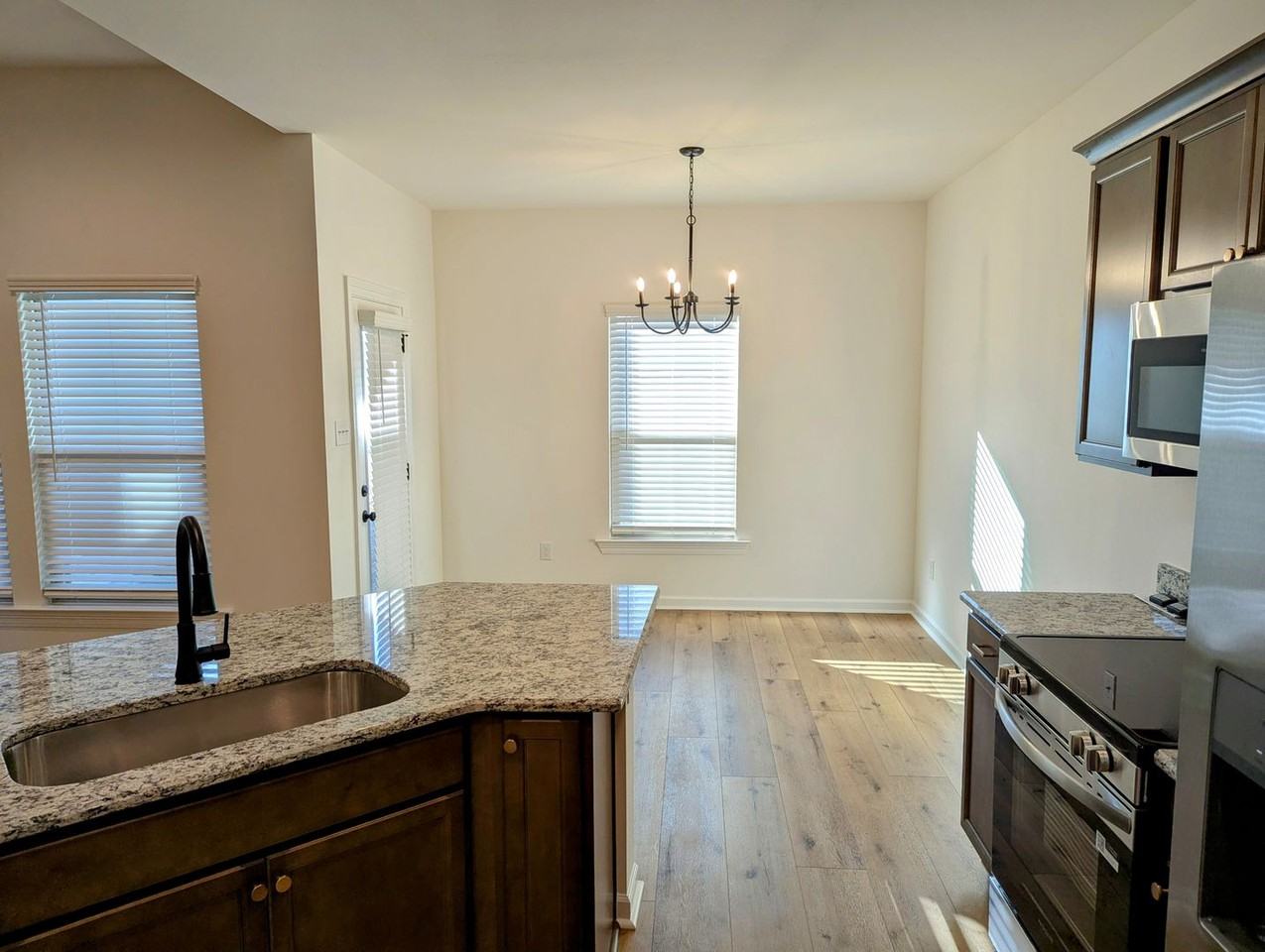 102 Tatum Ln - Photo 5 of 21