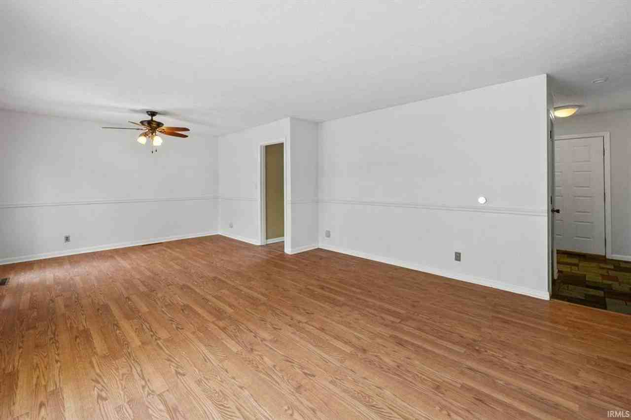 624 Kent Ave - Photo 4 of 31