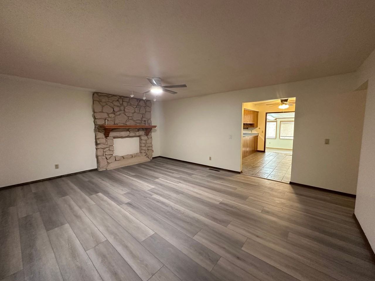 3116 W Countryside Ct - Photo 2 of 7