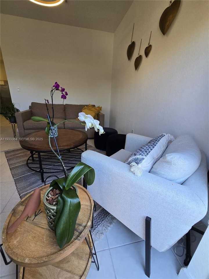 200 Sw 159th Pl - Photo 4 of 10