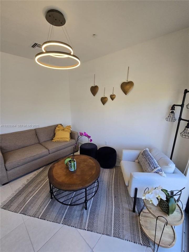 200 Sw 159th Pl - Photo 5 of 10