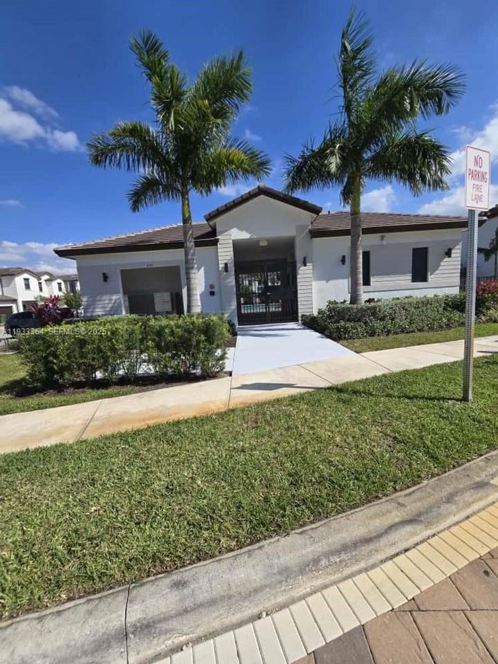 200 Sw 159th Pl - Photo 6 of 10