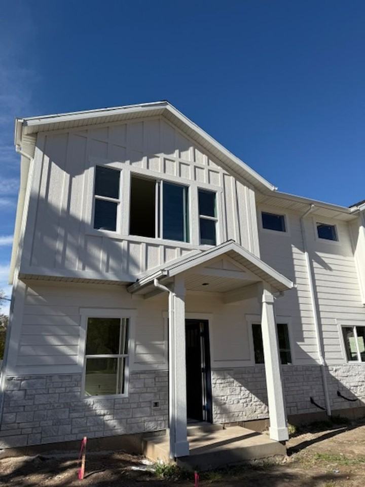 240 Dan St - Photo 4 of 21