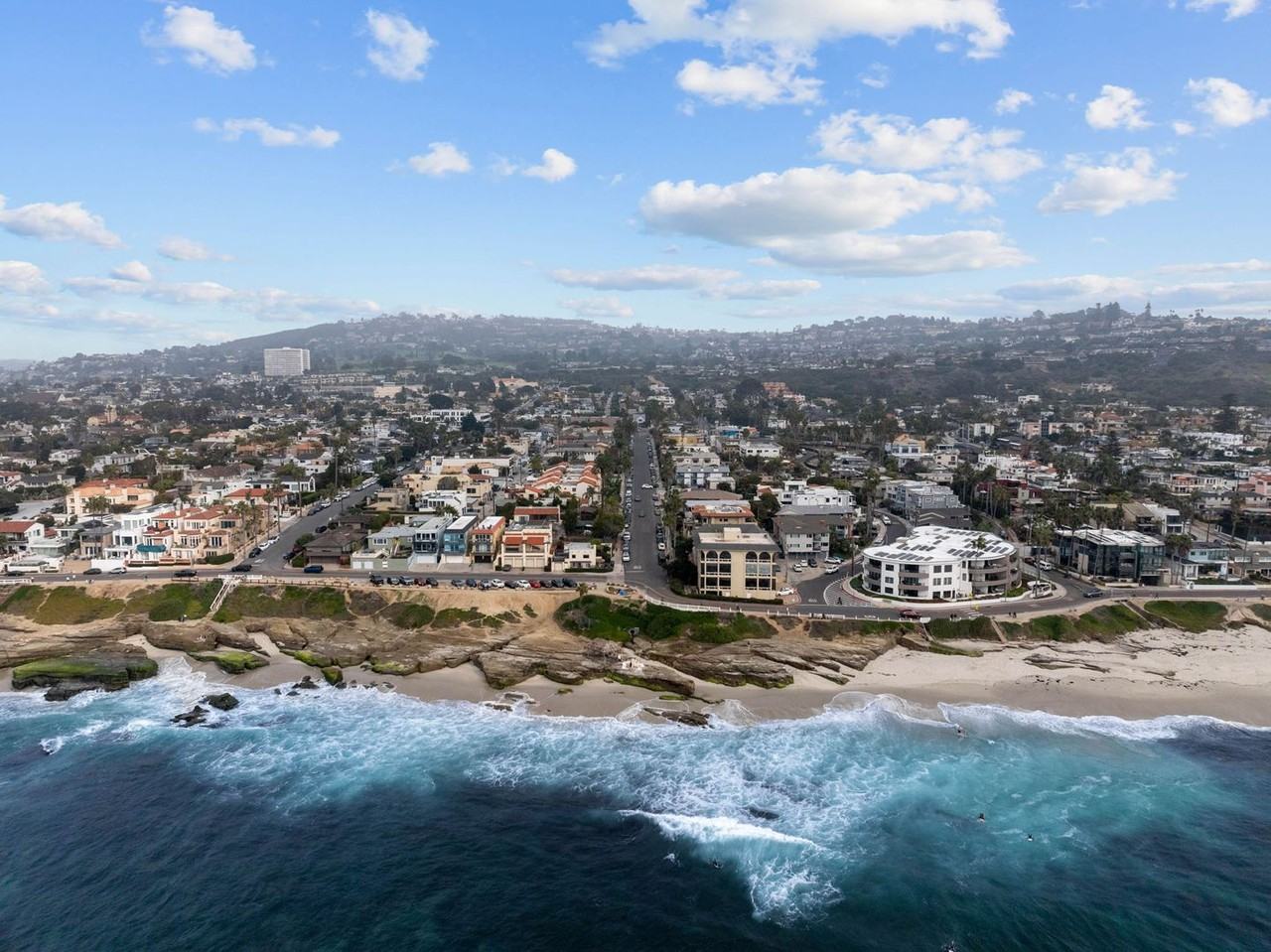 BONAIR-DUPLEX - Photo 3 of 50